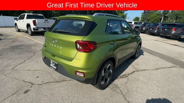Hyundai Venue Vehicle Full-screen Gallery Image 10