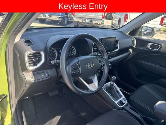 Hyundai Venue Vehicle Full-screen Gallery Image 13