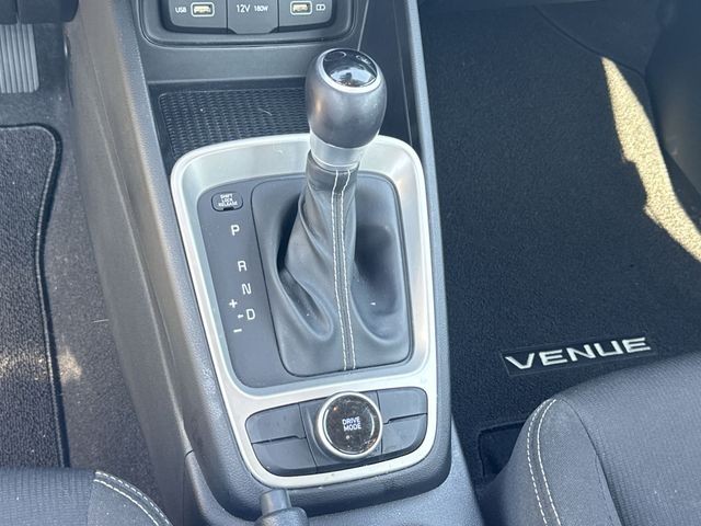 Hyundai Venue Vehicle Full-screen Gallery Image 19
