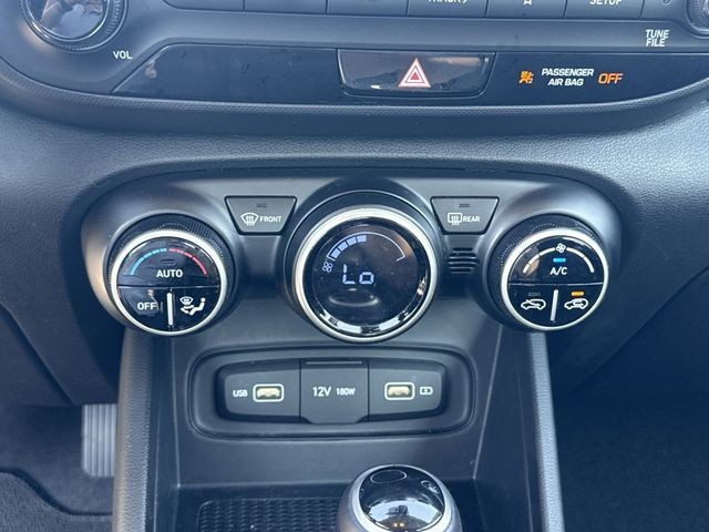 Hyundai Venue Vehicle Full-screen Gallery Image 21
