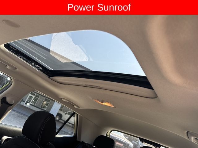 Hyundai Venue Vehicle Full-screen Gallery Image 22