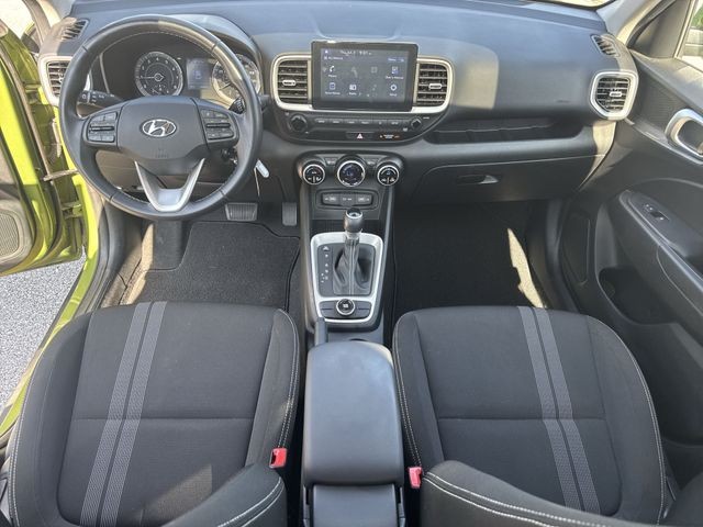 Hyundai Venue Vehicle Full-screen Gallery Image 24