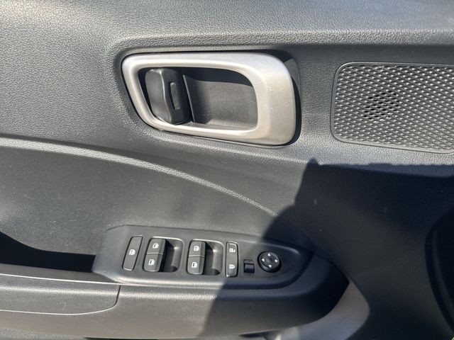 Hyundai Venue Vehicle Full-screen Gallery Image 26