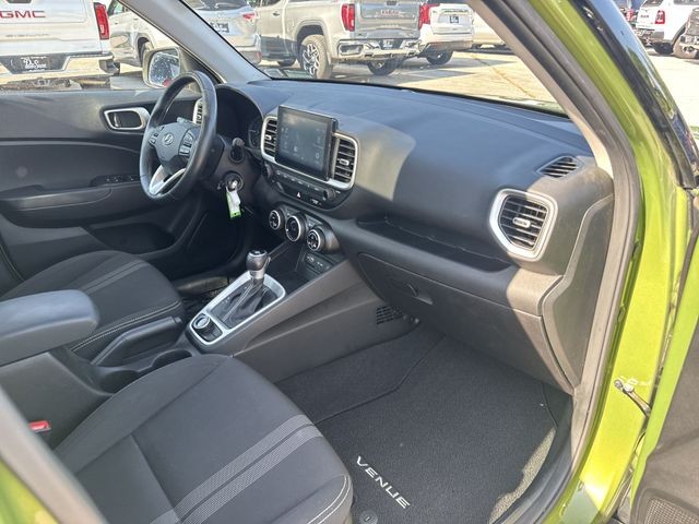 Hyundai Venue Vehicle Full-screen Gallery Image 31