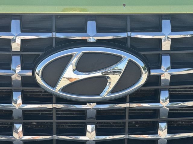 Hyundai Venue Vehicle Full-screen Gallery Image 33