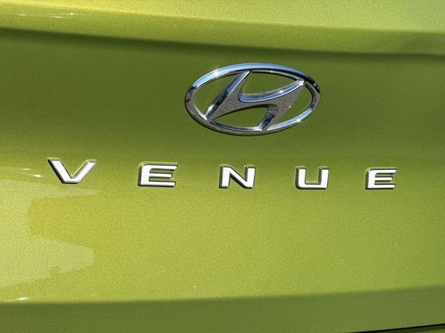 Hyundai Venue Vehicle Full-screen Gallery Image 34