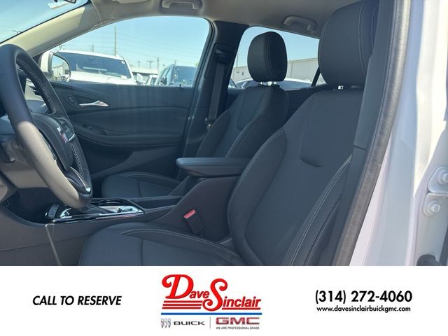 Buick Encore GX Vehicle Full-screen Gallery Image 11