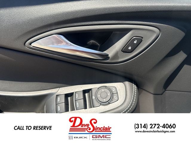 Buick Encore GX Vehicle Full-screen Gallery Image 13