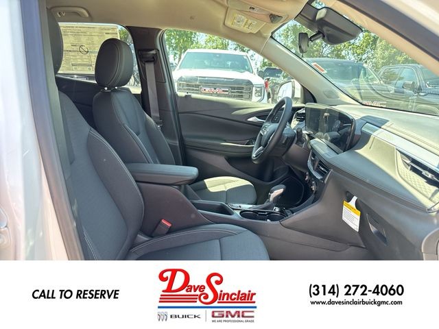 Buick Encore GX Vehicle Full-screen Gallery Image 23
