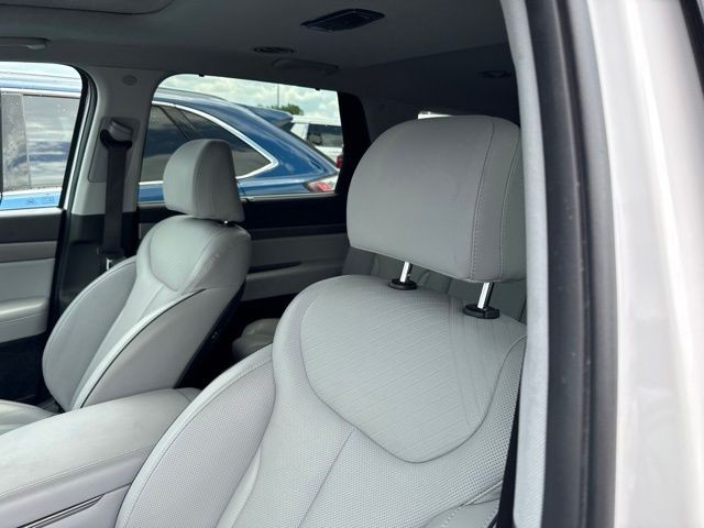 Hyundai Palisade Vehicle Full-screen Gallery Image 13
