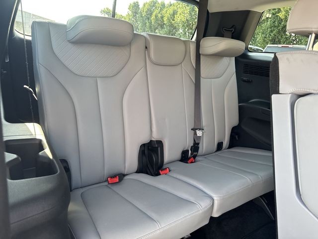 Hyundai Palisade Vehicle Full-screen Gallery Image 32