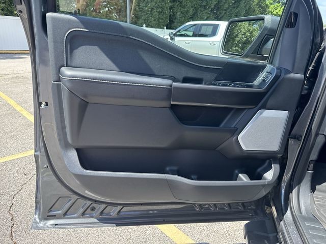 Ford F-150 Vehicle Full-screen Gallery Image 26