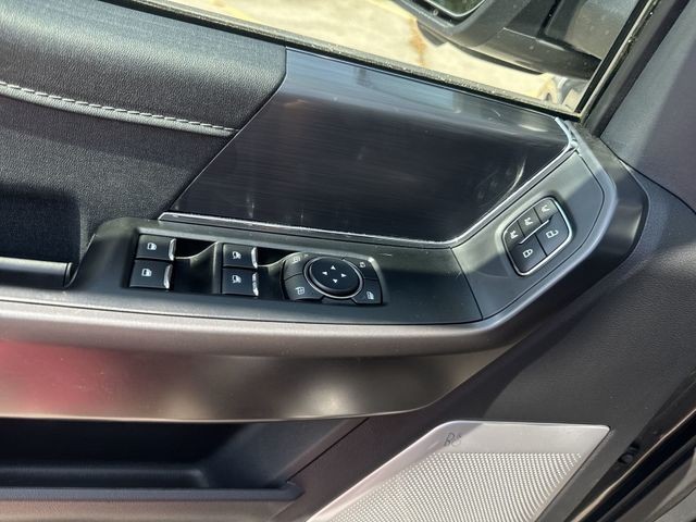 Ford F-150 Vehicle Full-screen Gallery Image 27