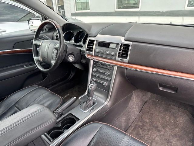 Lincoln MKZ Vehicle Full-screen Gallery Image 06