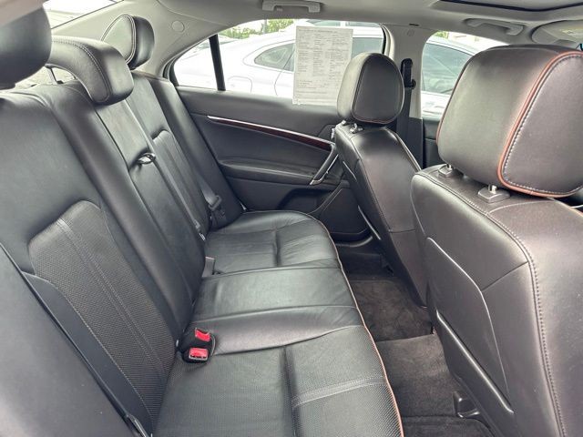 Lincoln MKZ Vehicle Full-screen Gallery Image 10
