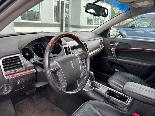 Lincoln MKZ Vehicle Full-screen Gallery Image 14