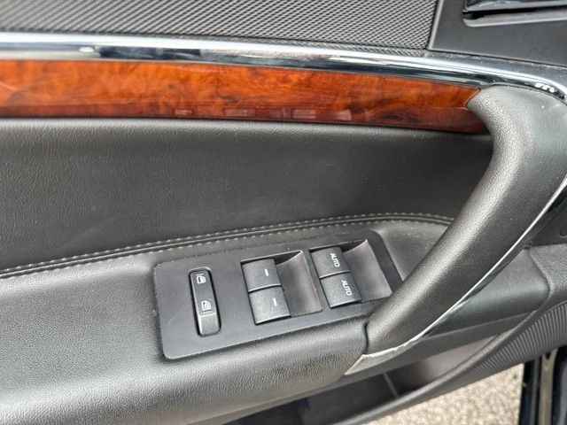 Lincoln MKZ Vehicle Full-screen Gallery Image 17