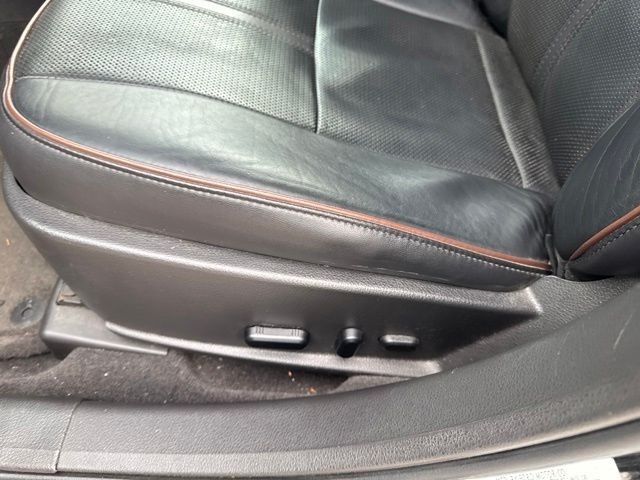 Lincoln MKZ Vehicle Full-screen Gallery Image 18