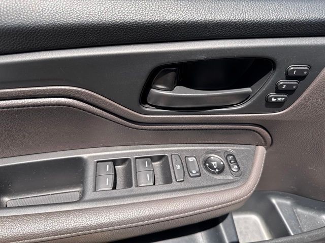 Honda Odyssey Vehicle Full-screen Gallery Image 17