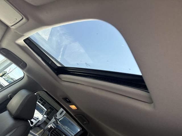 Honda Odyssey Vehicle Full-screen Gallery Image 22