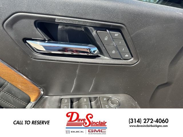 GMC Canyon Vehicle Full-screen Gallery Image 13