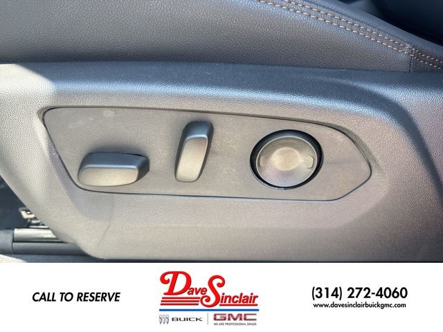 GMC Sierra 1500 Vehicle Full-screen Gallery Image 12
