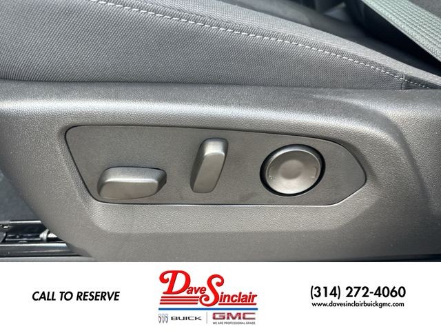 GMC Sierra 1500 Vehicle Full-screen Gallery Image 12