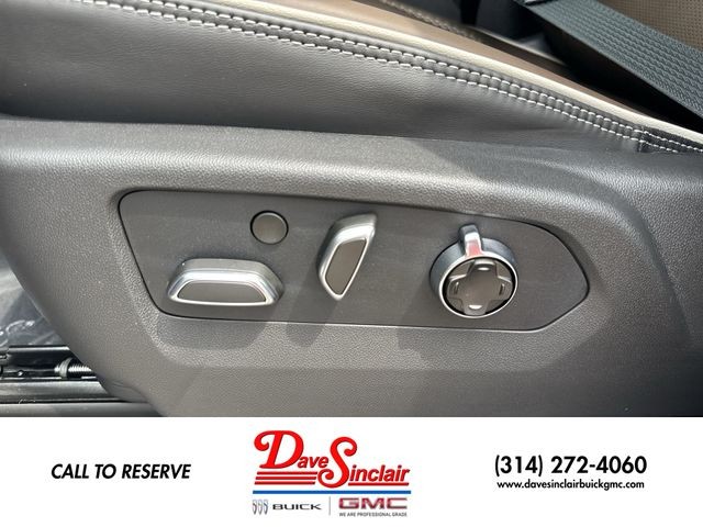 GMC Yukon Vehicle Full-screen Gallery Image 12