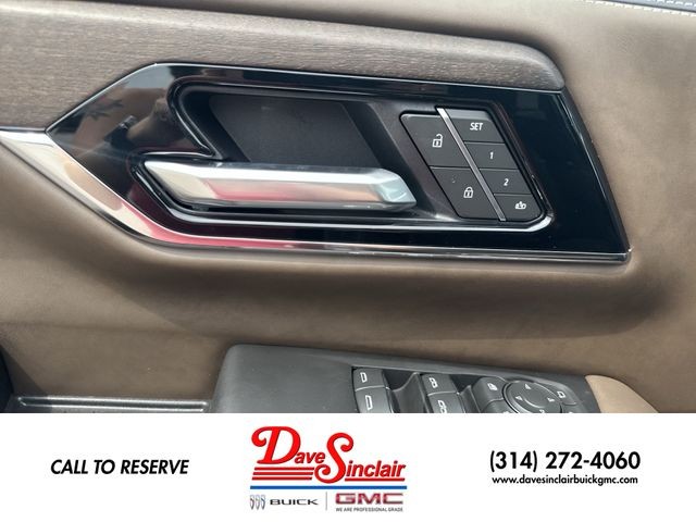 GMC Yukon Vehicle Full-screen Gallery Image 13