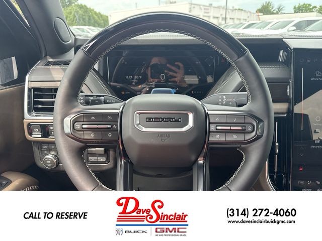 GMC Yukon Vehicle Full-screen Gallery Image 14