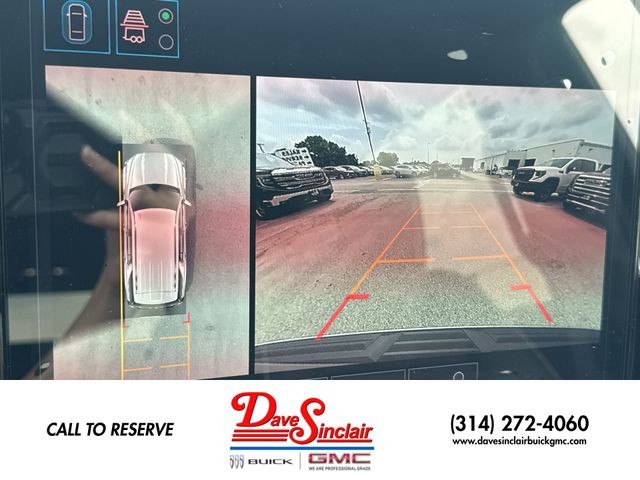 GMC Yukon Vehicle Full-screen Gallery Image 17