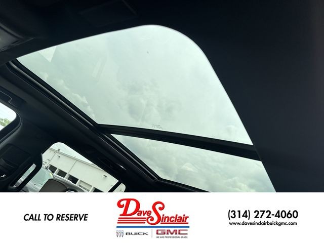 GMC Yukon Vehicle Full-screen Gallery Image 22