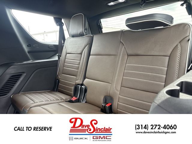 GMC Yukon Vehicle Full-screen Gallery Image 24