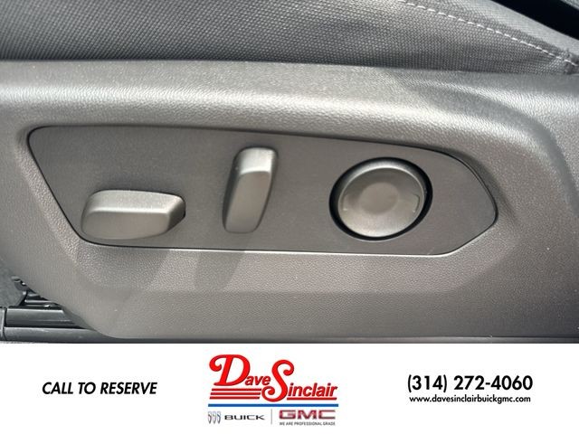 GMC Sierra 1500 Vehicle Full-screen Gallery Image 12