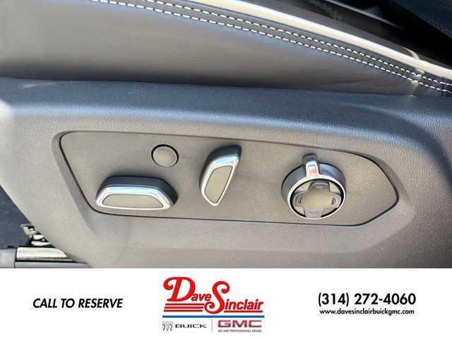 GMC Yukon Vehicle Full-screen Gallery Image 12