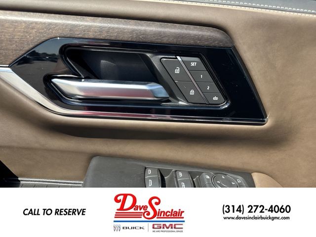 GMC Yukon Vehicle Full-screen Gallery Image 13