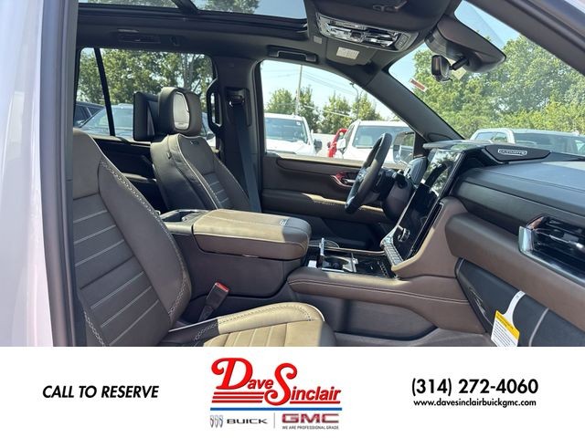 GMC Yukon Vehicle Full-screen Gallery Image 26