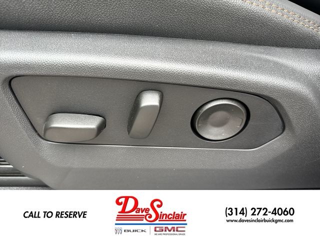 GMC Sierra 1500 Vehicle Full-screen Gallery Image 12
