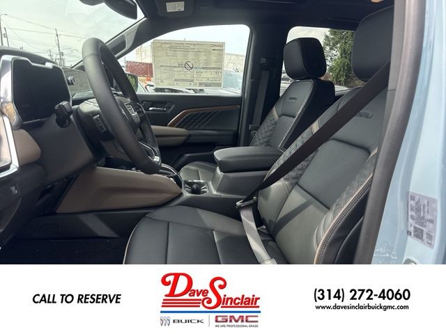 GMC Canyon Vehicle Full-screen Gallery Image 11