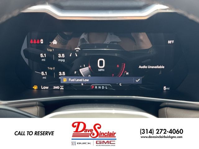 GMC Canyon Vehicle Full-screen Gallery Image 15
