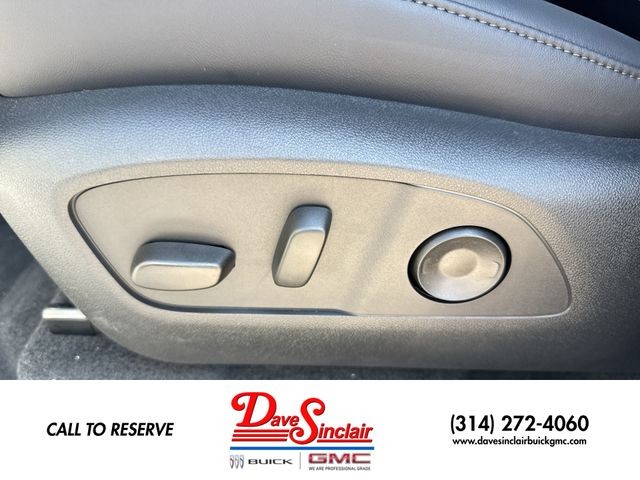 GMC Acadia Vehicle Full-screen Gallery Image 12