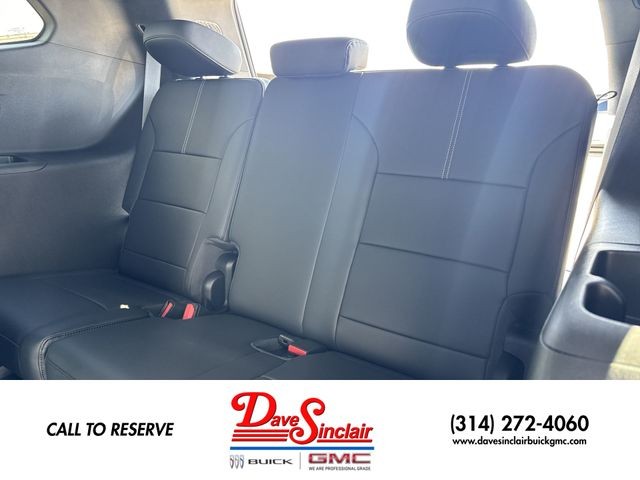 GMC Acadia Vehicle Full-screen Gallery Image 23