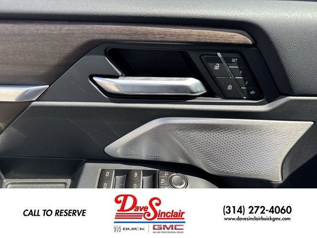 GMC Acadia Vehicle Full-screen Gallery Image 13