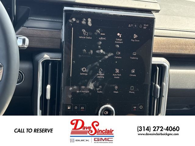 GMC Acadia Vehicle Full-screen Gallery Image 16