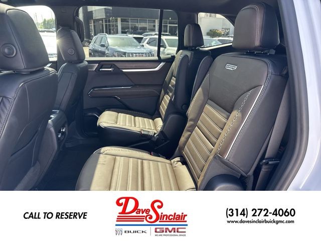GMC Acadia Vehicle Full-screen Gallery Image 23