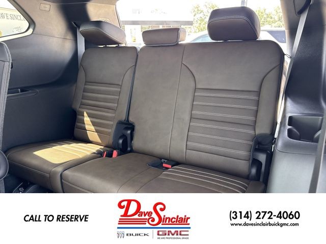 GMC Acadia Vehicle Full-screen Gallery Image 24