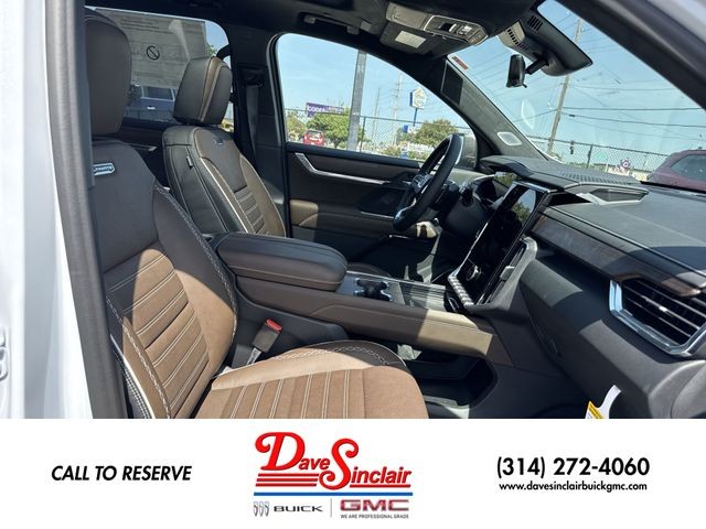 GMC Acadia Vehicle Full-screen Gallery Image 26