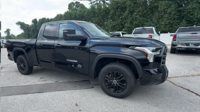 Toyota Tundra 4WD Vehicle Full-screen Gallery Image 02