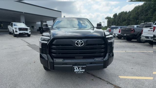 Toyota Tundra 4WD Vehicle Full-screen Gallery Image 03