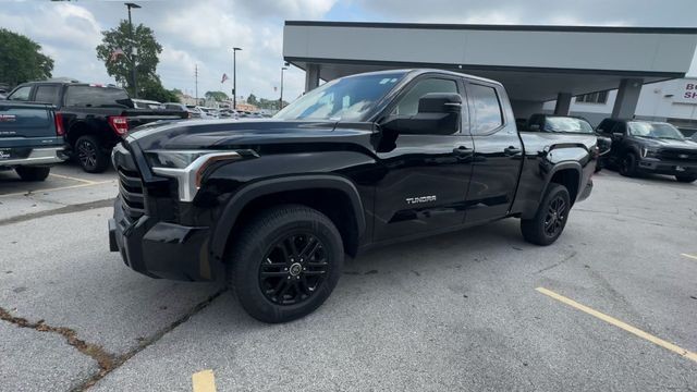 Toyota Tundra 4WD Vehicle Full-screen Gallery Image 05